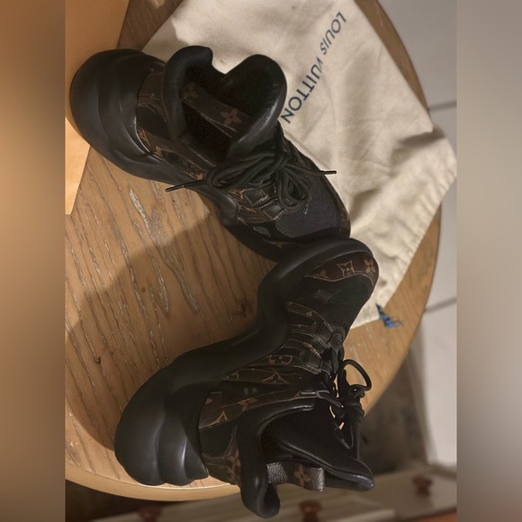 Louis Vuitton | Calfskin Patent Monogram Womens LV Archlight Sneakers 39 Black - Picture 11 of 16